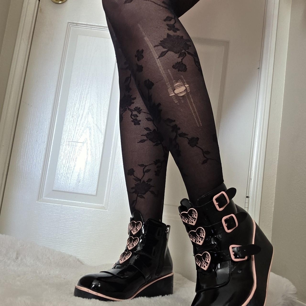 Chic Black Ankle Boots with Pink Heart Buckles